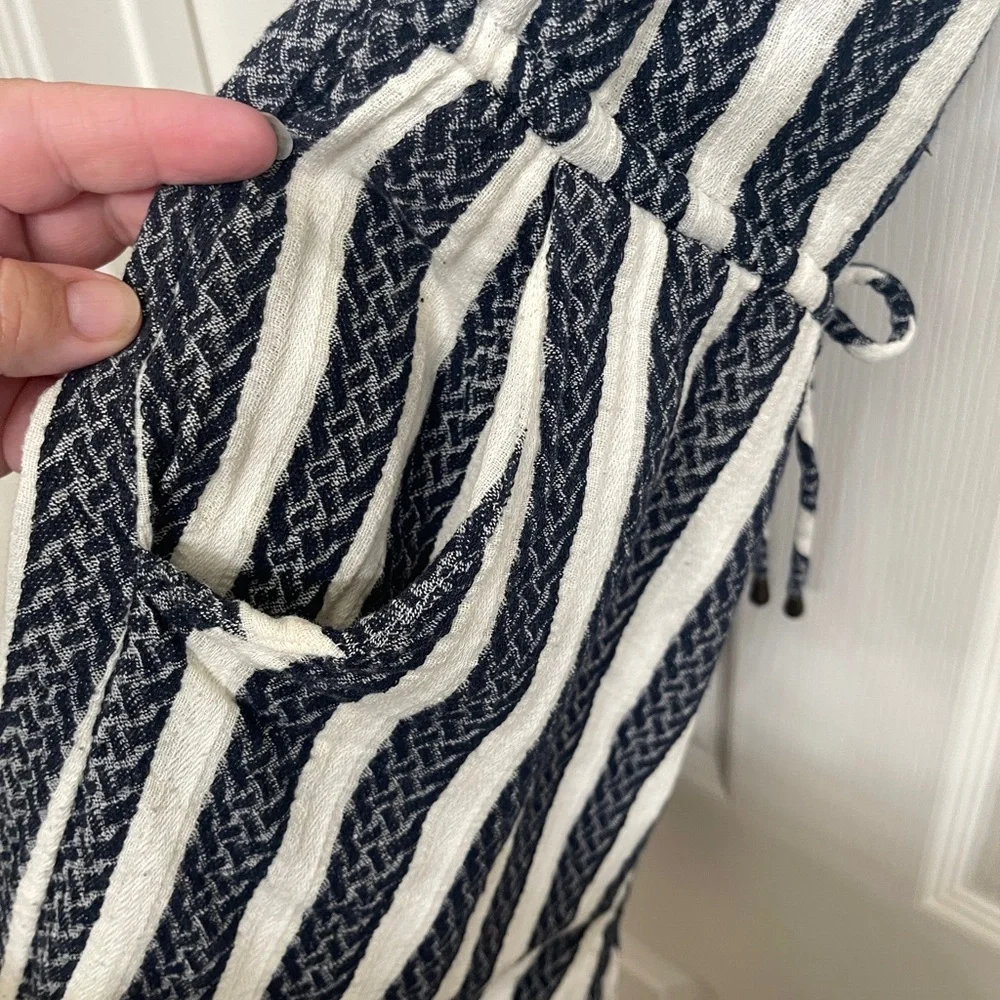 Universal Thread Romper Women's M Navy Blue Cream Striped Sleeveless - Picture 6 of 6